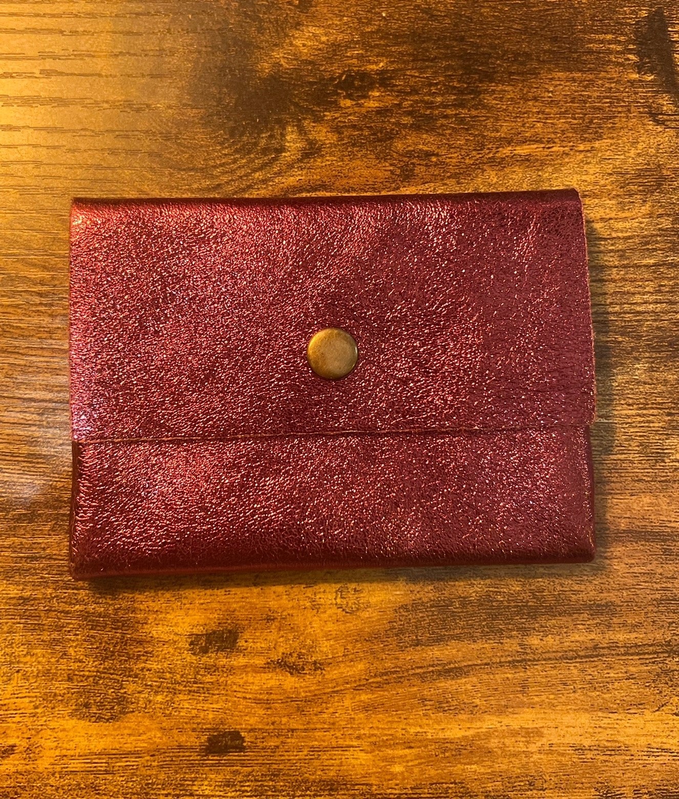 Tarjetero cuero metalizado granate