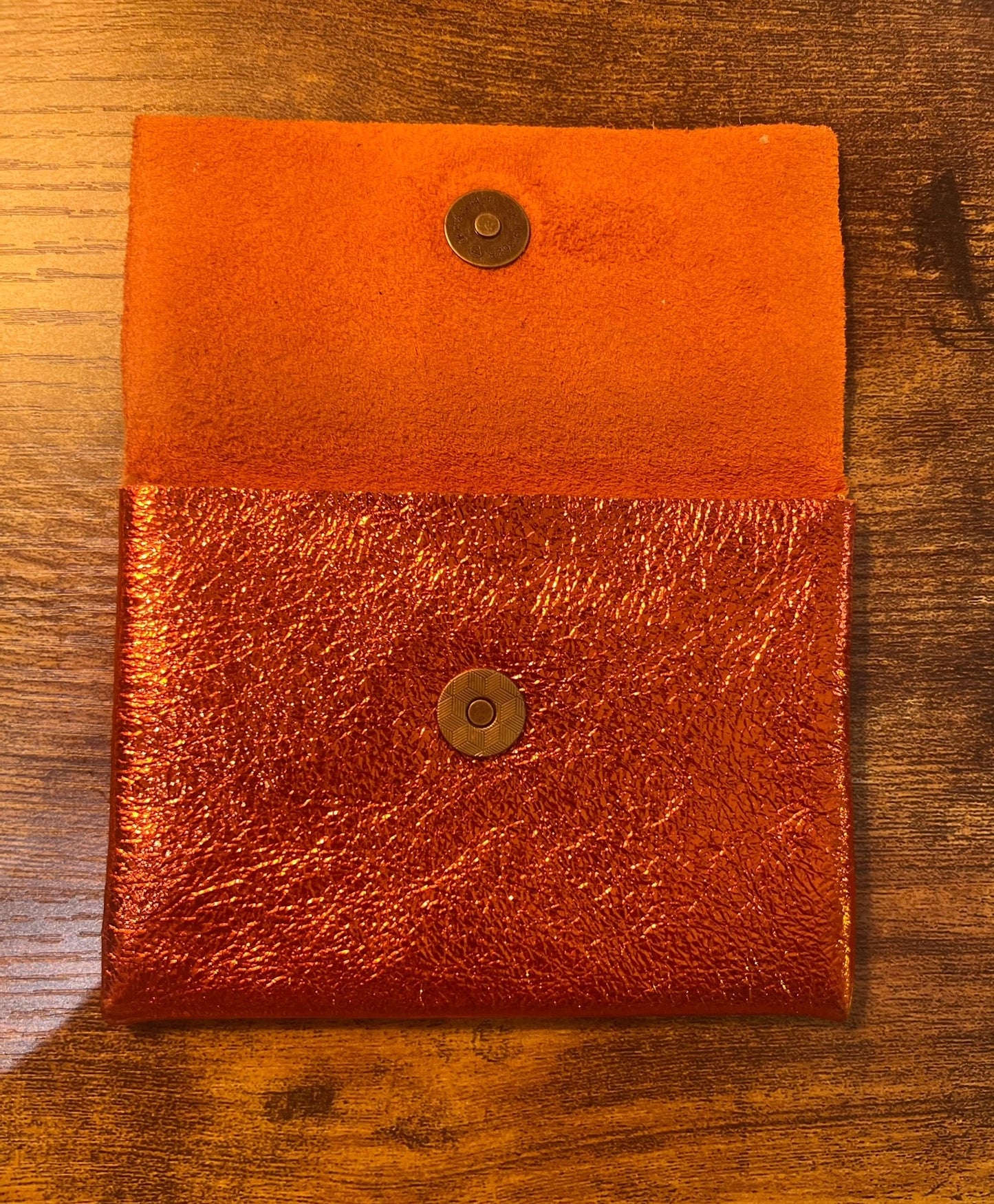 Tarjetero cuero metalizado naranja